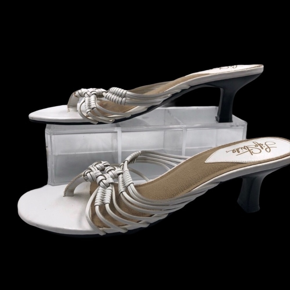 Life Stride White Strappy Woven Thonged Sandal 9.5